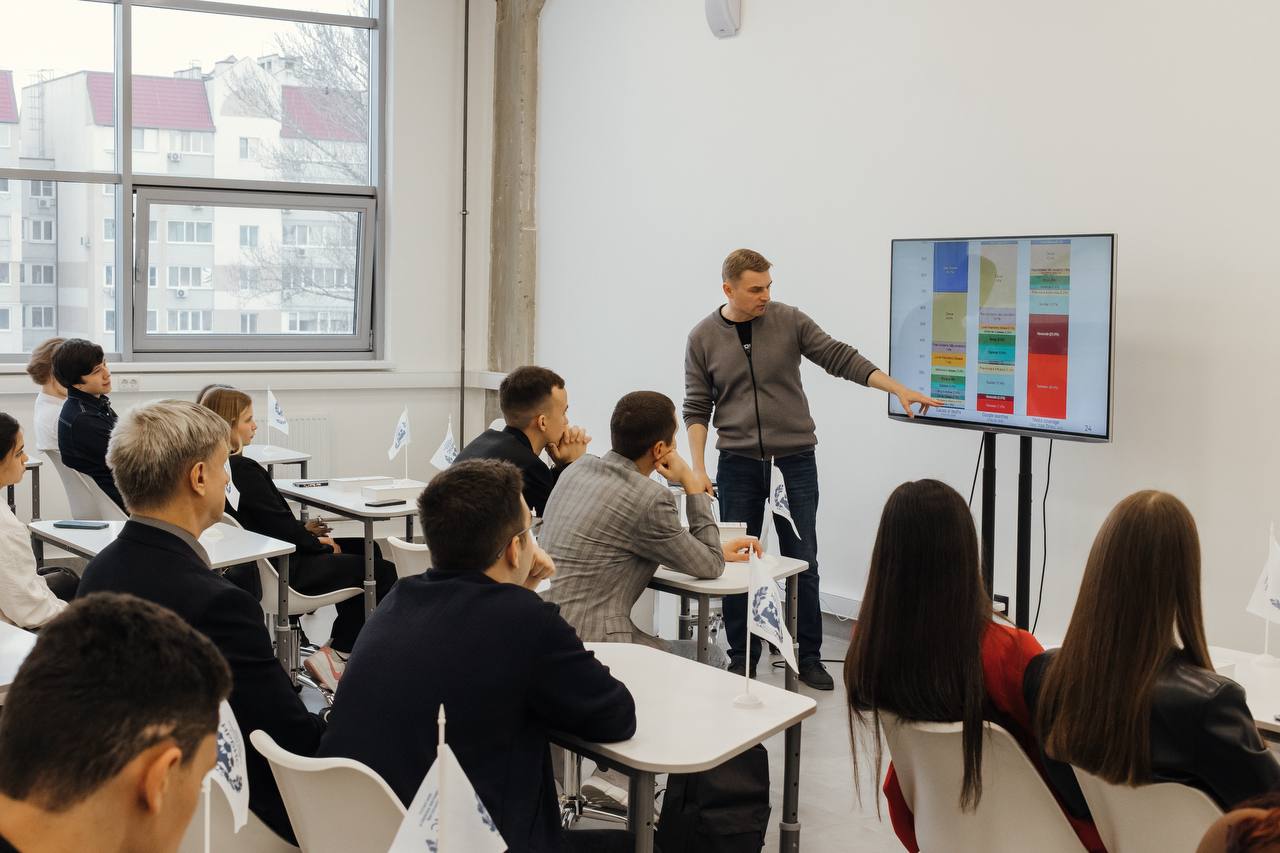 Студенты бакалавриата ИРБИС развивают критическое мышление